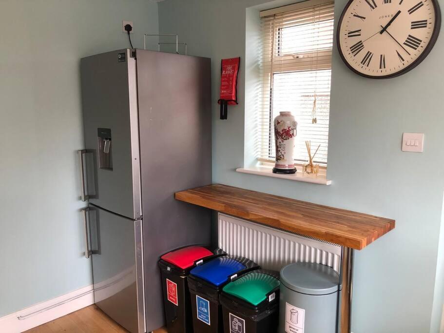 Edinburgh Street Home - Beautiful House With Free Parking And Wifi, Equipped With Comfy Furnitures Swindon Ngoại thất bức ảnh