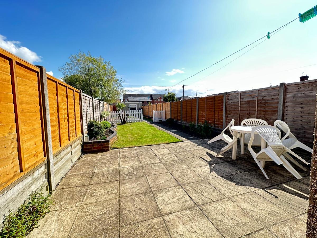Edinburgh Street Home - Beautiful House With Free Parking And Wifi, Equipped With Comfy Furnitures Swindon Ngoại thất bức ảnh