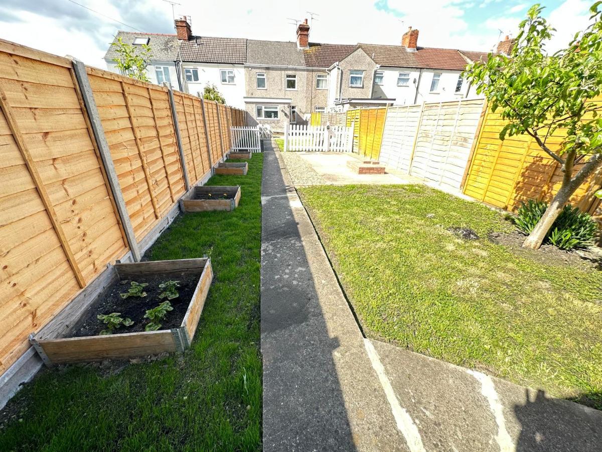 Edinburgh Street Home - Beautiful House With Free Parking And Wifi, Equipped With Comfy Furnitures Swindon Ngoại thất bức ảnh