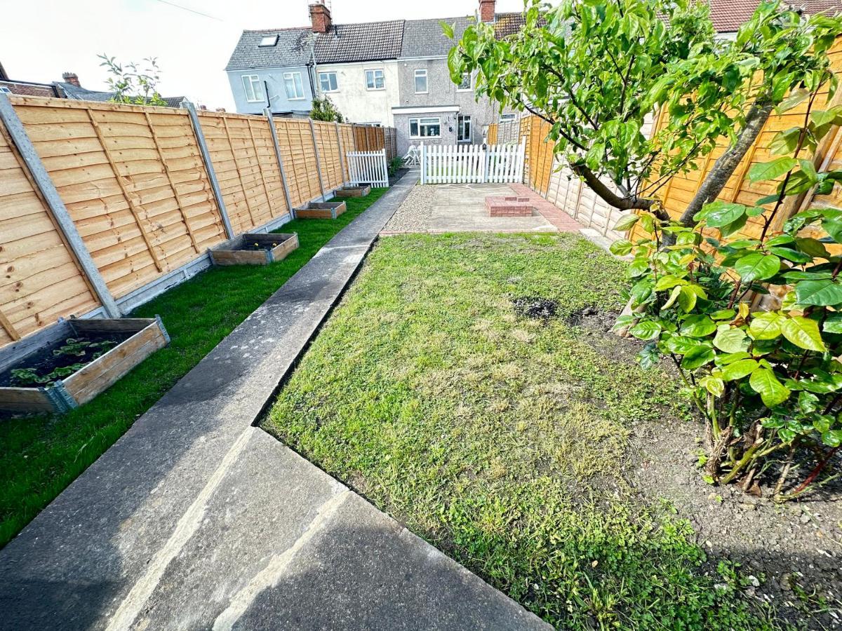 Edinburgh Street Home - Beautiful House With Free Parking And Wifi, Equipped With Comfy Furnitures Swindon Ngoại thất bức ảnh